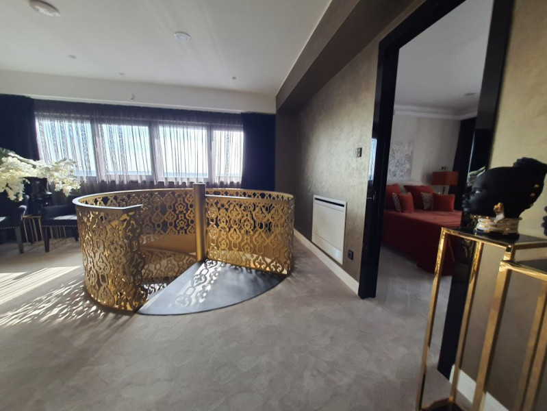 PENTHOUSE ULTRAMODERN INTELIGENT MOBILAT ULTRALUX