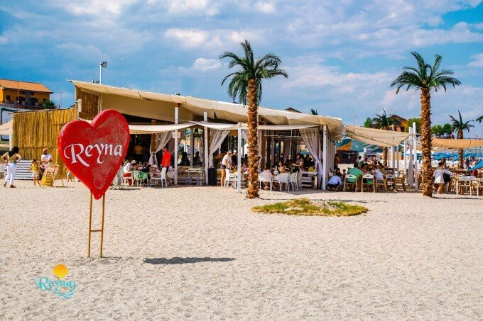 Oportunitate Investitie - Faleza Nord - La Doi Pasi De Plaja REYNA ! 