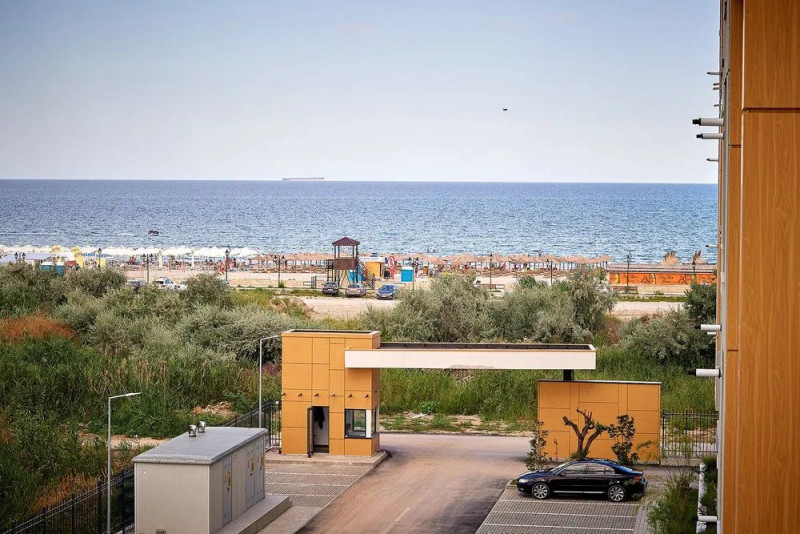 Studio - Mamaia Nord - Onix Blue - Mobilat Complet - Vedere Laterala La Mare