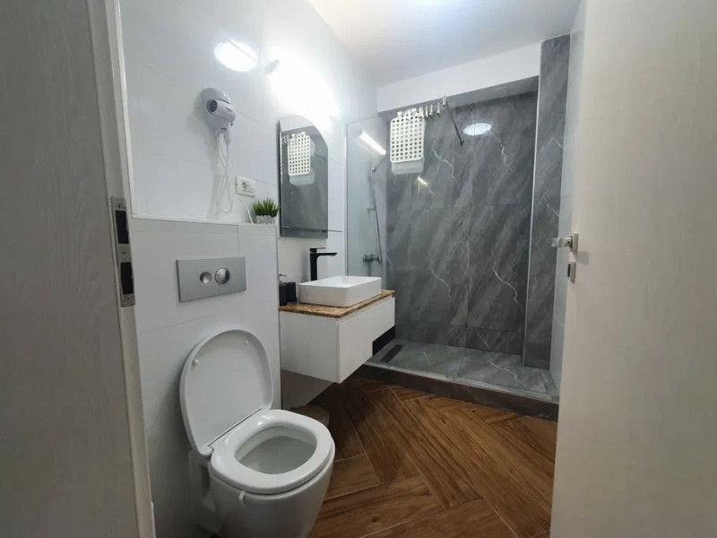 Apartament 2 Camere - Pe Promenada - Vedere Laterala La Mare