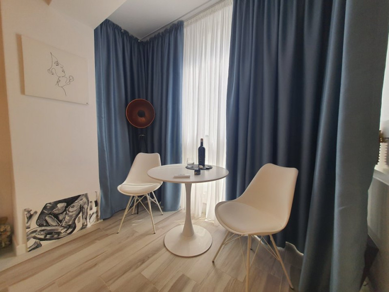 STUDIO MAMAIA-ZONA HOTEL OPERA-PARTEA CU MAREA-MOBILAT